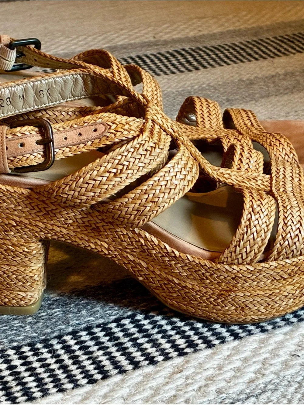 Stuart Weitzman Weavit Wedge Sandal Tan Leather 8.5 Barely Worn!! - Picture 3 of 5